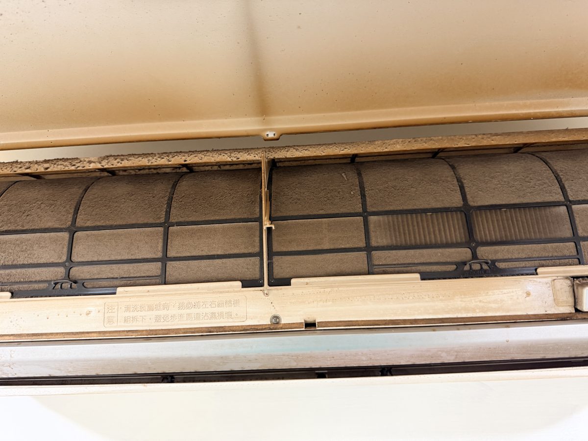 新北市鶯歌區退租後細清・出風口與導風板・積塵