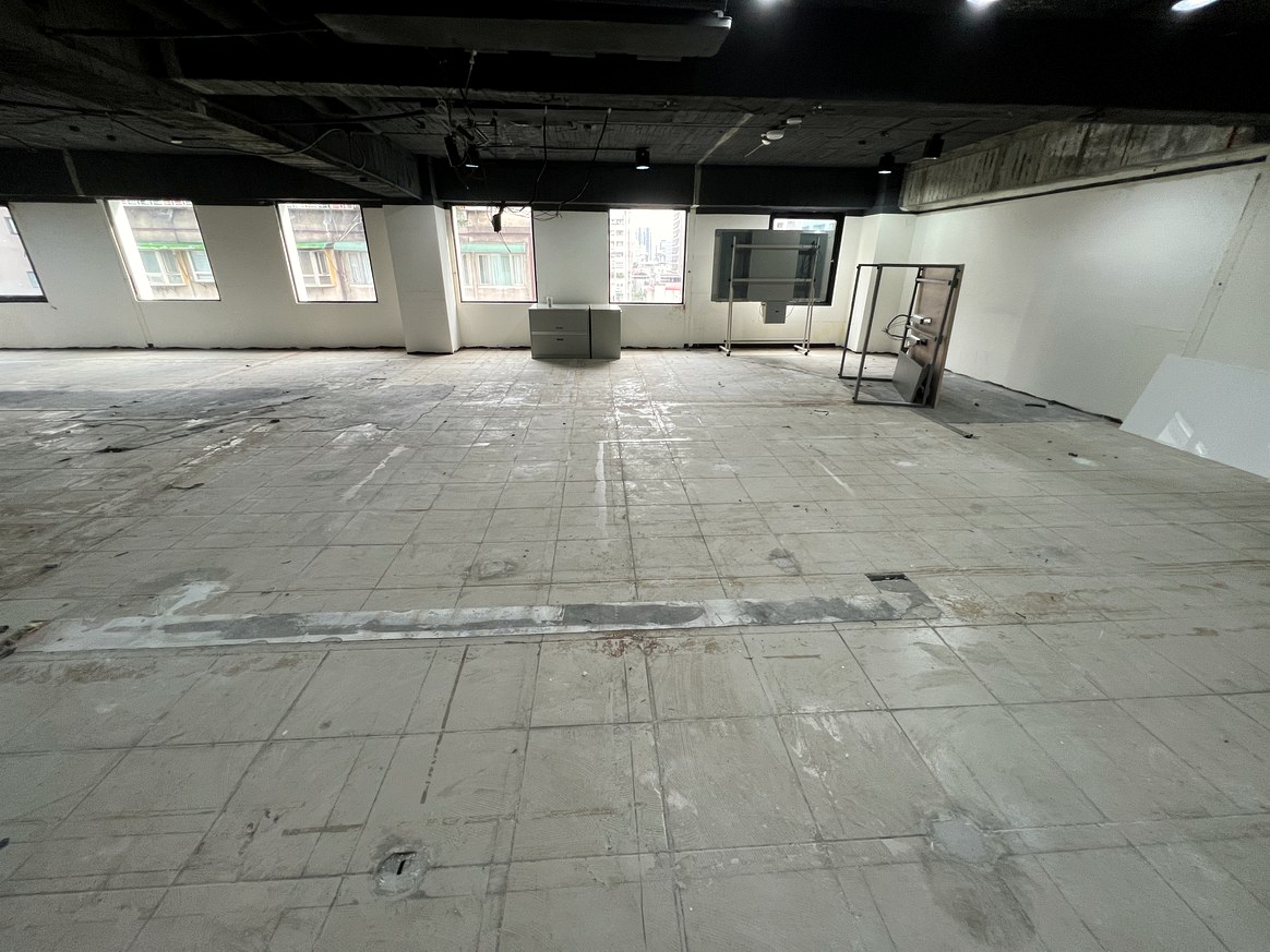 台北南昌路辦公室・除膠施作中的地坪