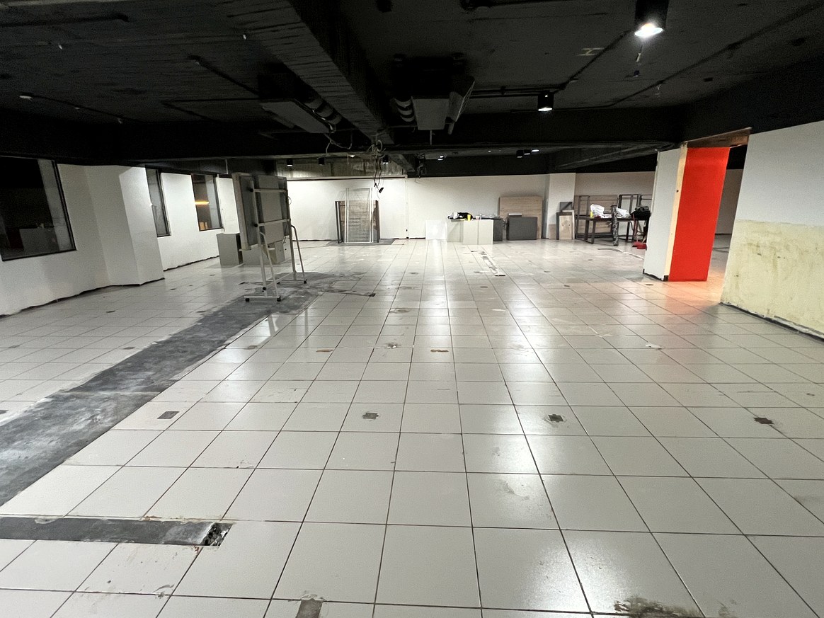 台北南昌路辦公室地板除膠後潔淨的辦公空間
